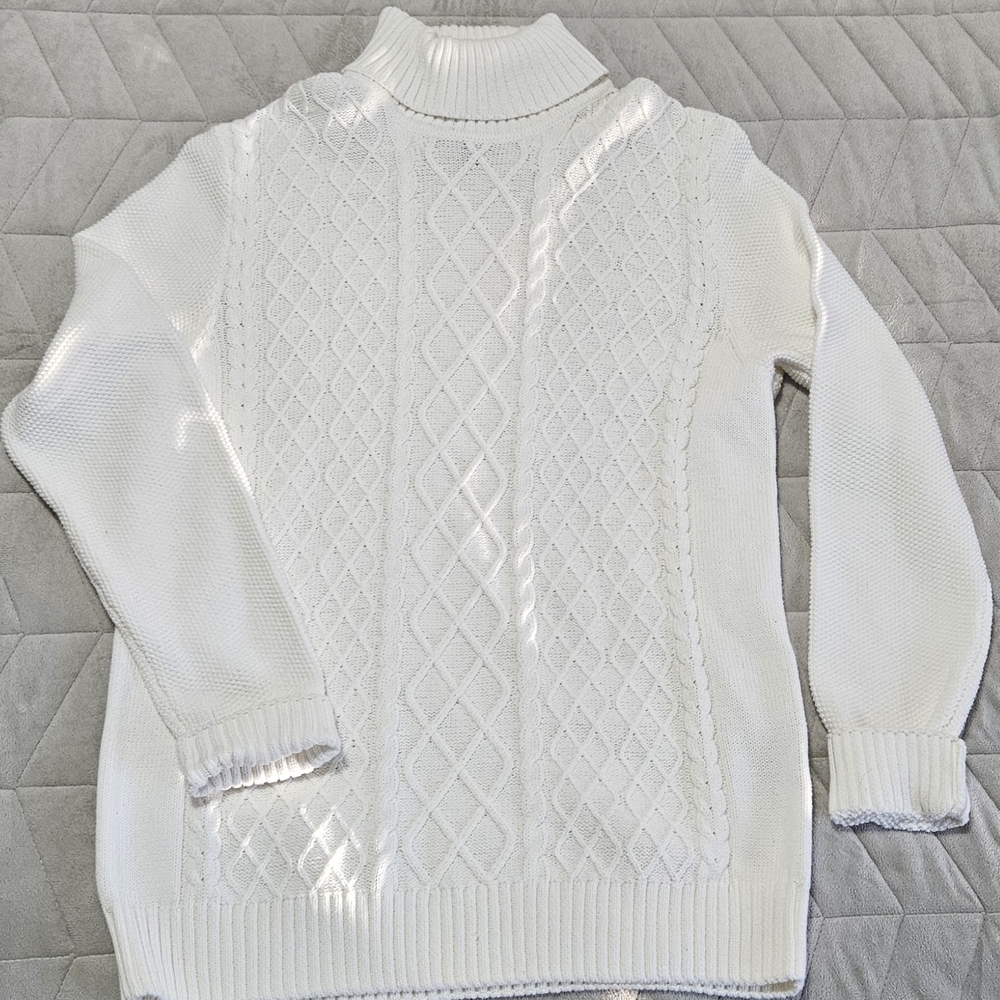 Elegant White Cable Knit Sweater